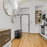 Cozy Stay Near City Center - Zizkov