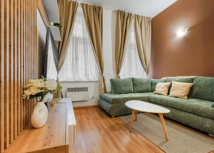 Cozy Stay Near City Center - Zizkov