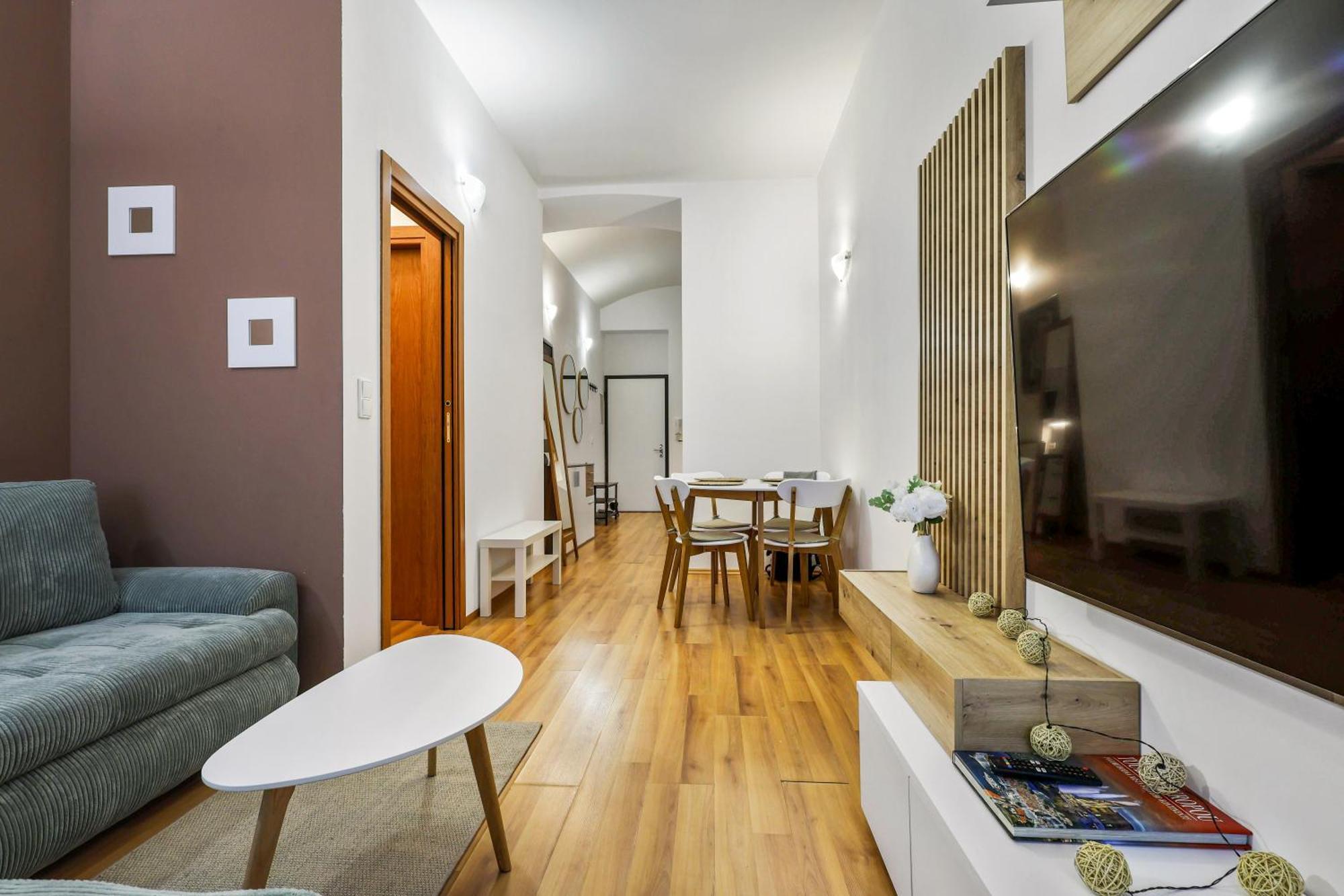 Cozy Near Center - Zizkov Apartment