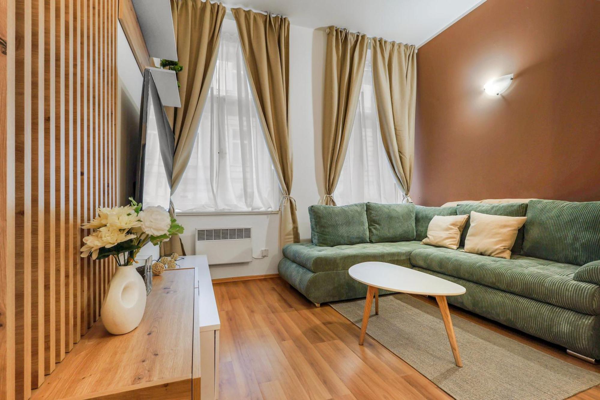 Cozy Near Center - Zizkov Apartment